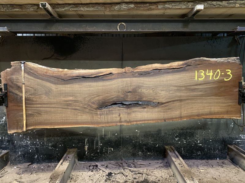 walnut slab 1340-3 rough size 2.5″ x 30-37″ avg. 31″ x 10′ 