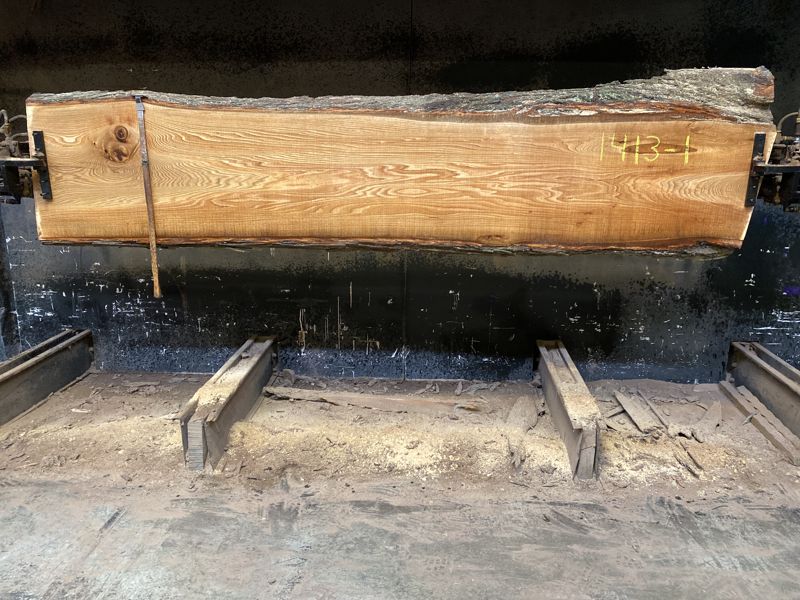 hickory slab 1413-1 rough size 2.5″ x 19-24″ avg. 22″ x 10′ 